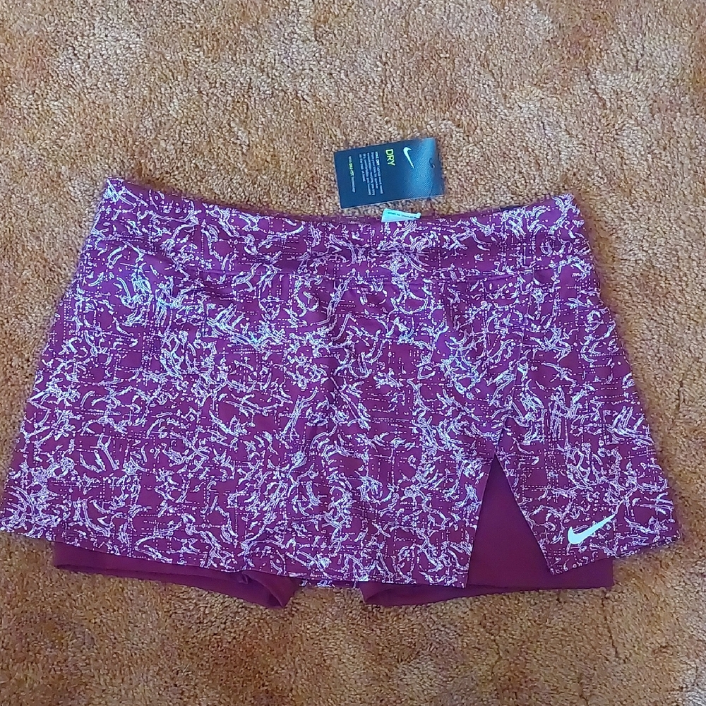 Nike Women's Slim Fit Maroon Skort Tennis